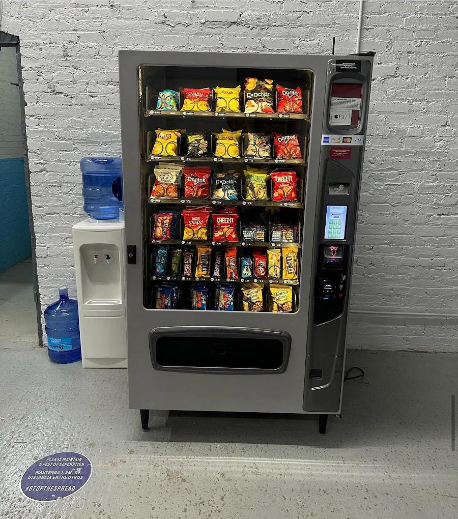 Free Snack Vending Machine Service - Chicago Metro Area | Cashless, Modern, Hassle-Free