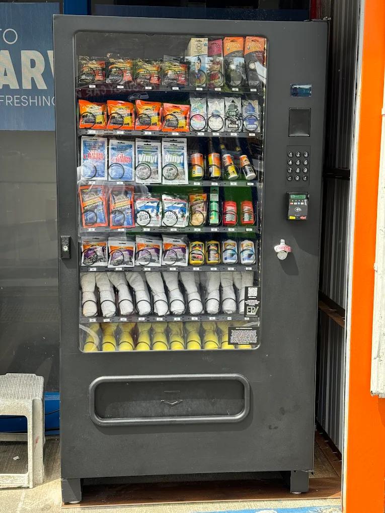 Free Snack Vending Machine Service - Chicago Metro Area | Cashless, Modern, Hassle-Free