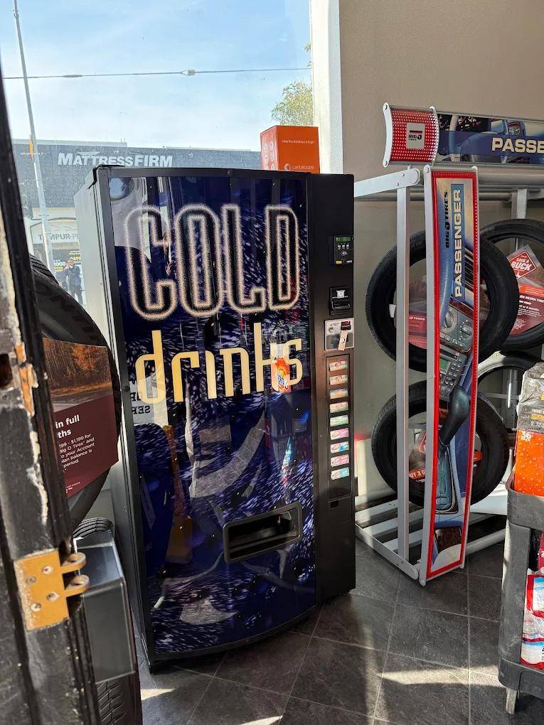 Free Beverage Vending Service Chicago & Suburbs | Cashless, Modern, 24/7 Restocking