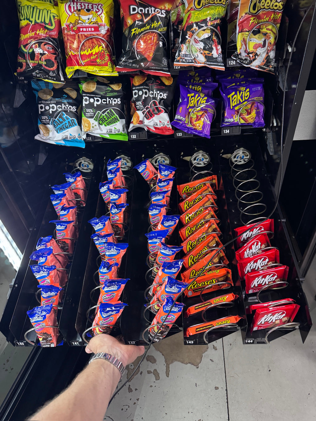 Free Snack Vending Machine Service - Chicago Metro Area | Cashless, Modern, Hassle-Free